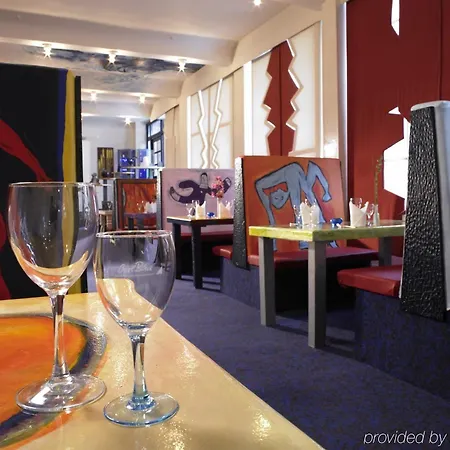 Art Fabrik فندق وبرتال